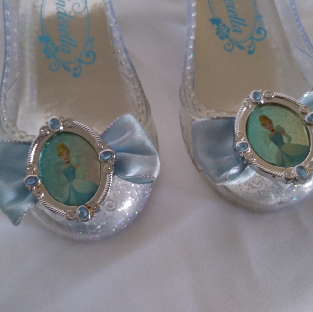Cinderella Clear Glitter Kids Slippers with Light Blue Bow - Picture 4 of 6